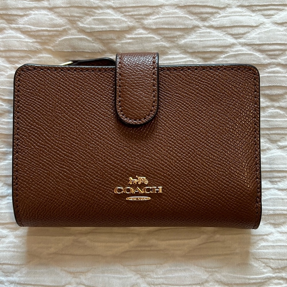 NEW Coach Wallet (brown, leather, gold hardware, zipper, pocket)